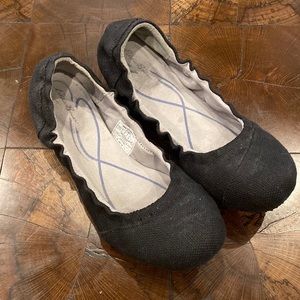 Eddie Bauer Canvas Comfort Flats
